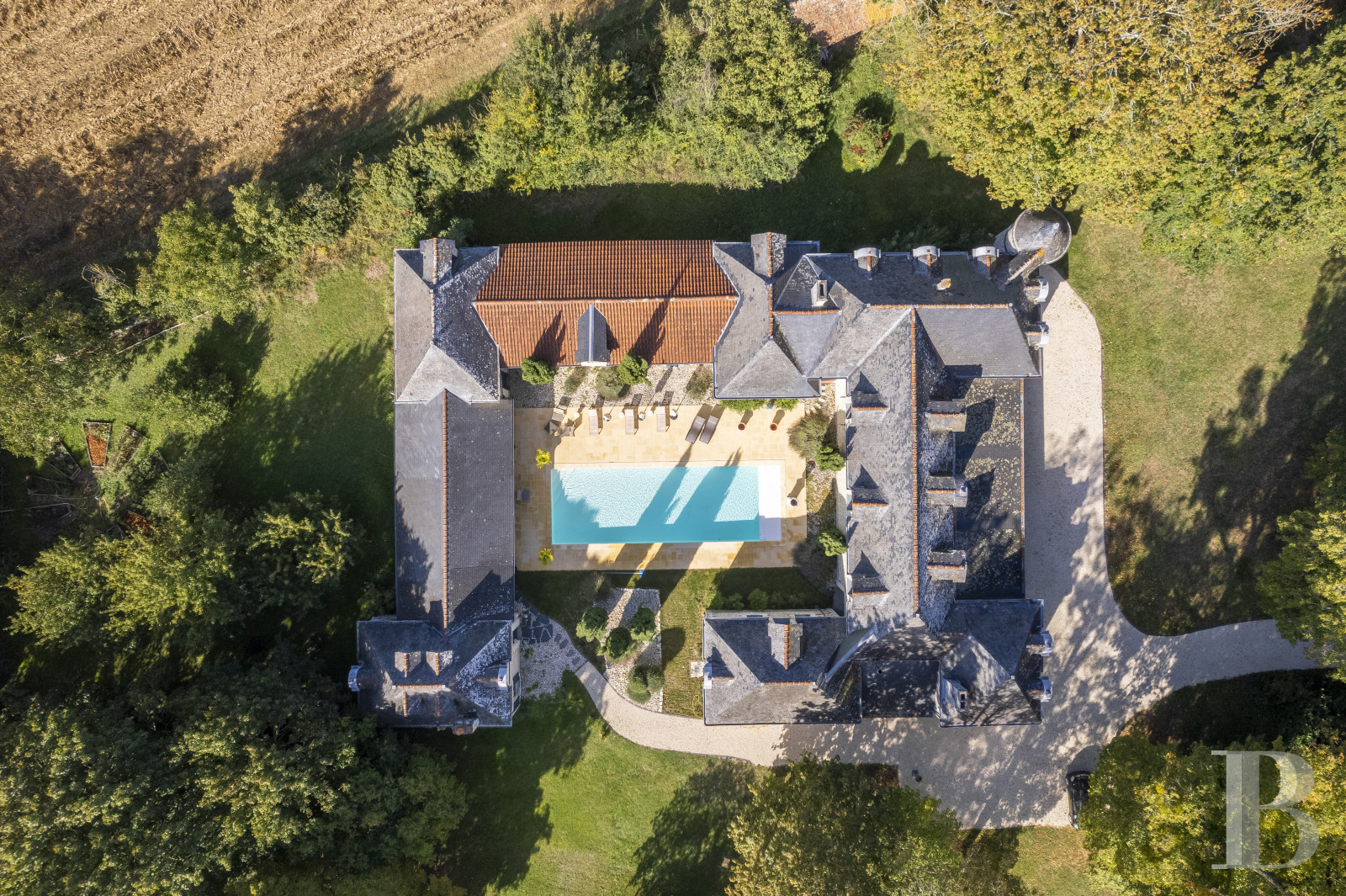 A 17th and 19th century Touraine château in the south of the Indre-et-Loire department, halfway between Tours and Poitiers - photo  n°4